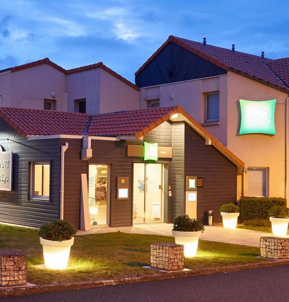 Hotel Ibis Styles Cholet Exterior foto